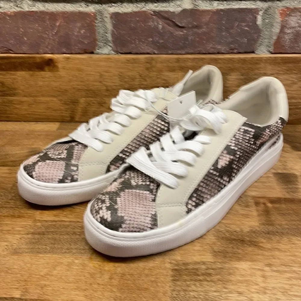 Women's Brittin Sneakers - Universal Thread
